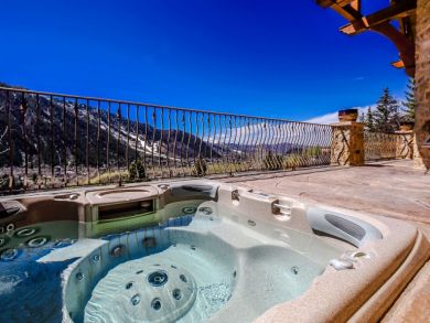 Six Bedroom Luxury Sleeps 14 Guests Close to Downtown Aspen